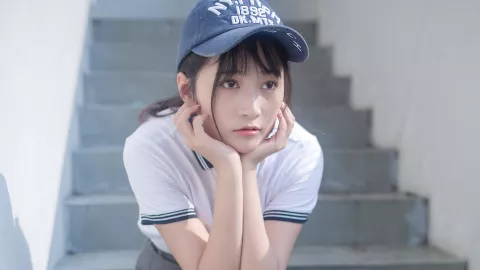 冰岛旅游大巴侧翻