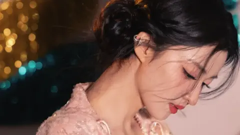 云南虎跳峡男游客堕江惨剧