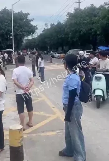 浓烟弥漫