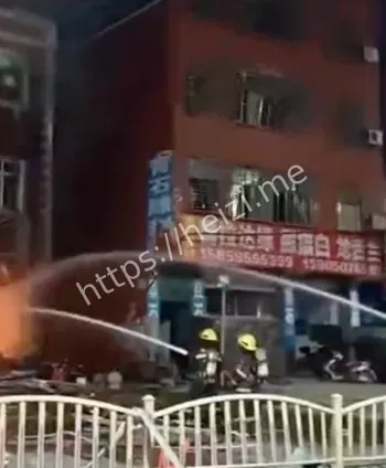 民房倒塌