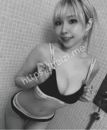 白嫩尤物