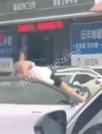 辆车被毁