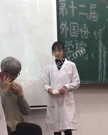 白嫩尤物