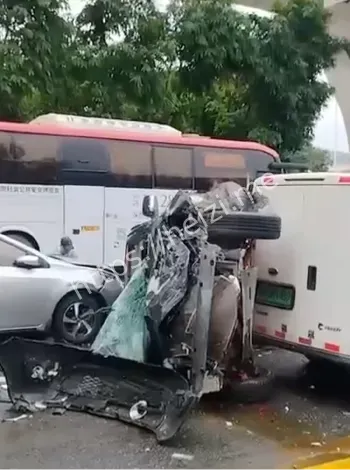 连环撞车