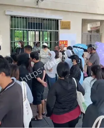 家长抗议
