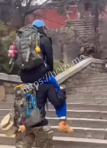 陪爬男团擦边