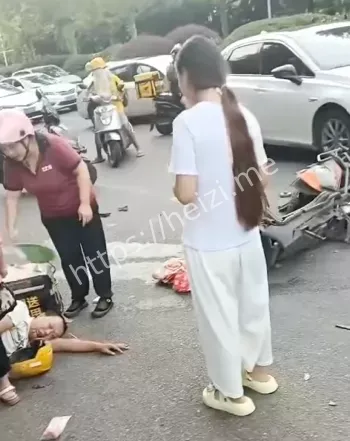 外卖员被撞