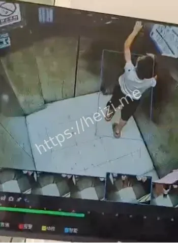 电梯门缝卡困