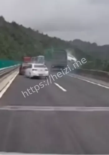 行车记录仪还原现场