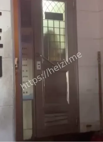 街头安全警示情侣争执