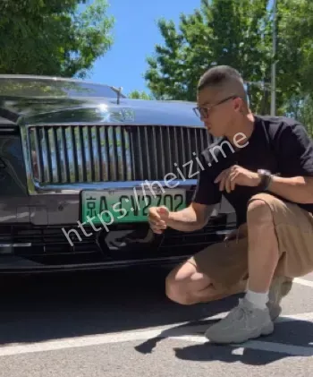 劳斯莱斯闪灵撞报废现场图片