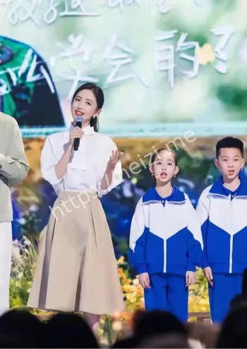 佟丽娅母子同台合唱