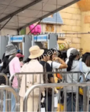 女子强制脱衣安检