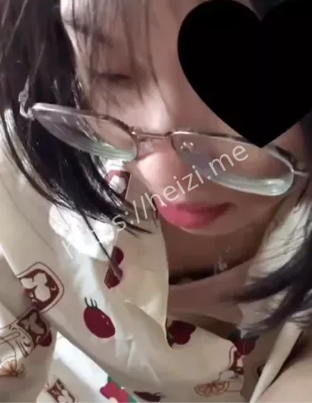 兄妹禁忌亲密互动