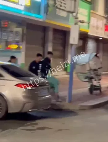 多名精神小伙持刀追砍