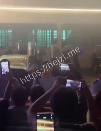 琼中农民围堵加钗分公司