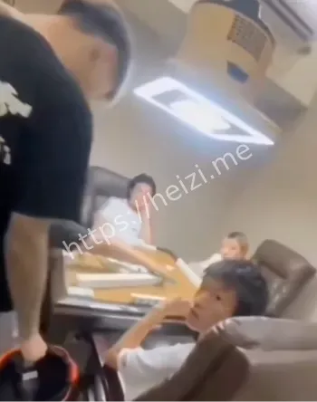 麻将室一秒十八拳打人视频