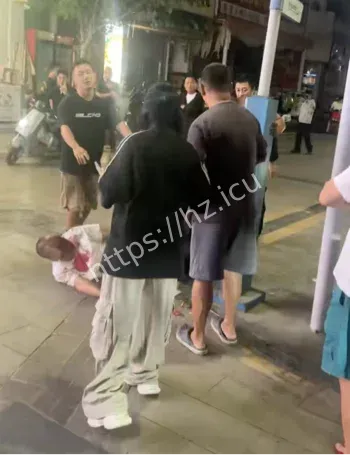 持刀行凶三人死