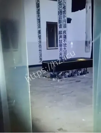 冰馆玉足轮廓曝光