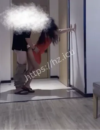 小璐黑丝红裙激情