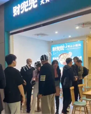 八千块钱纠纷美女大战