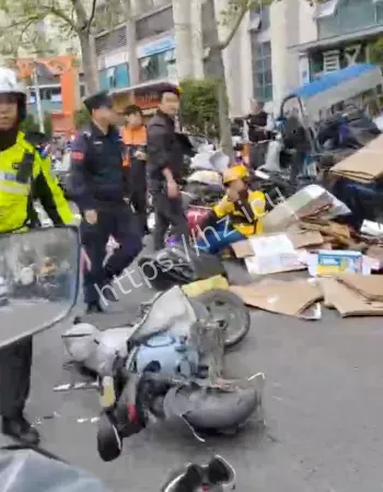 多人被撞倒受伤