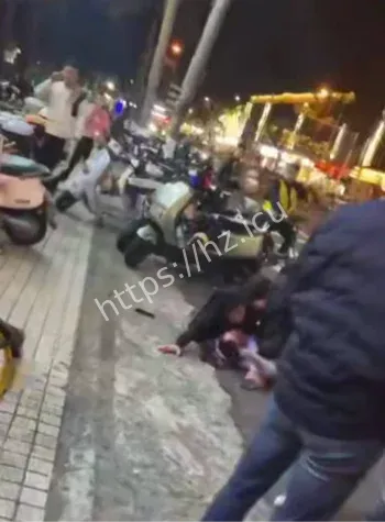 街头持刀伤脖子