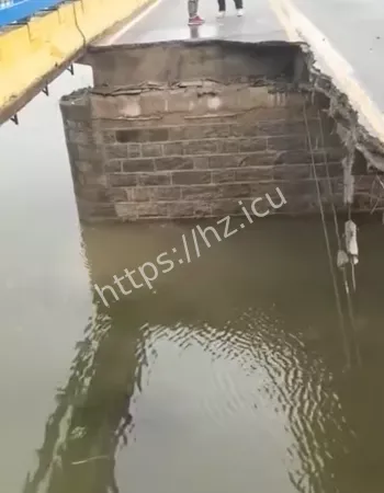 方形大洞直通河底