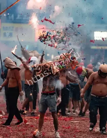 鞭炮往人身上招呼