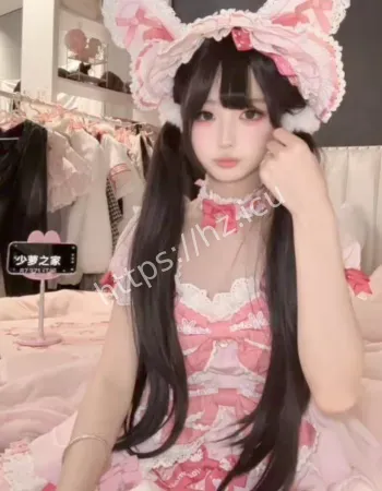 反差双马尾萝莉