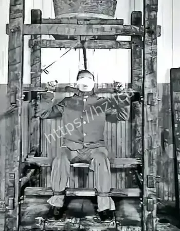 铁网盖住的首洗井