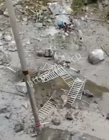 两车受损