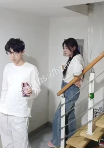 吴芯手持避孕套淡定认儿子