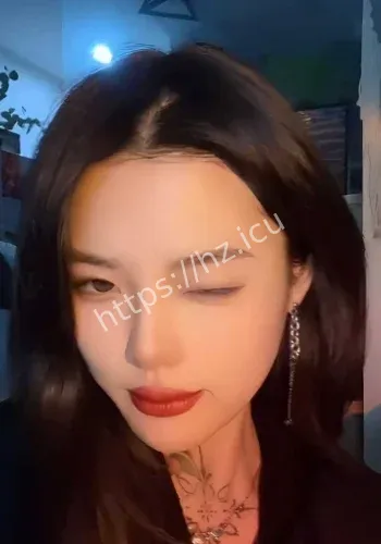 网友深挖刺青阿诗人设