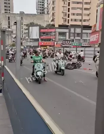钦州新兴街车祸