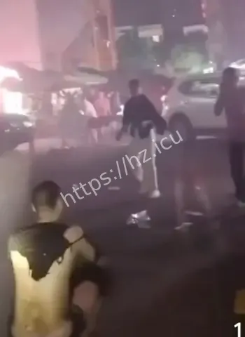 男子瞬间烧成火球