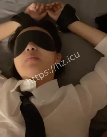 跟野男人偷情视频流出