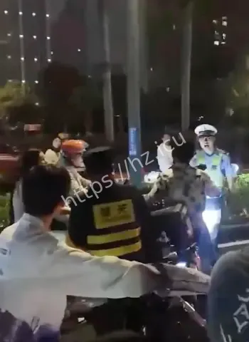 南宁外卖小哥送餐