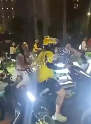 外卖小哥被女子骂