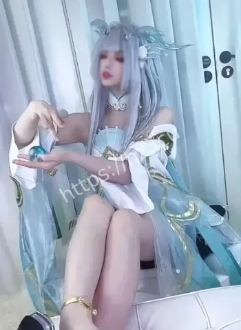 COS西施白嫩玉足玩弄