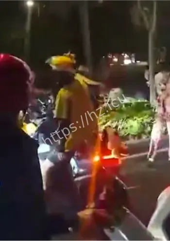 外卖小哥与女子冲突