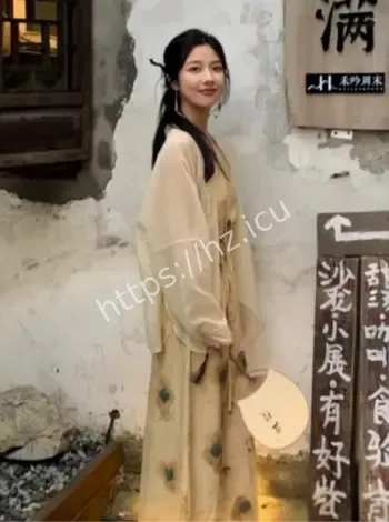 文静学妹反差形象