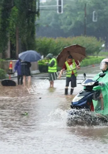 广西钦州遭遇特大暴雨