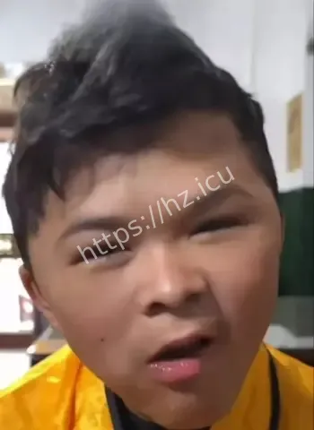 裸露上身