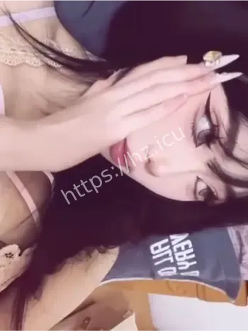 梁诗茵大胆互动