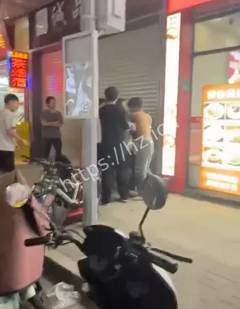 吃瓜群众挤满