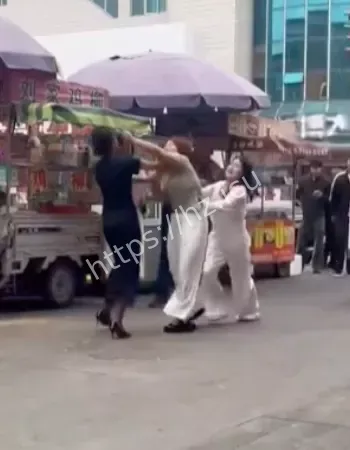 小三黑丝高跟鞋