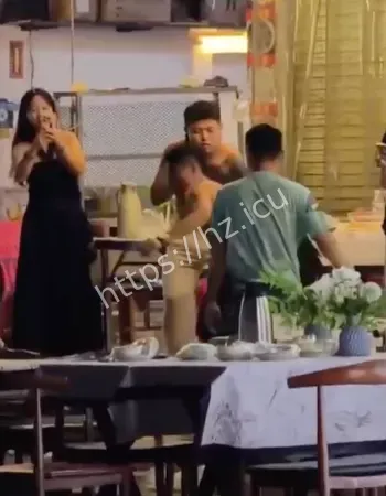 两精神小伙多次挑衅