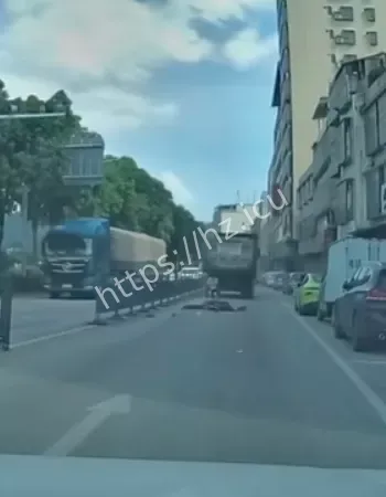 卷入摩托车
